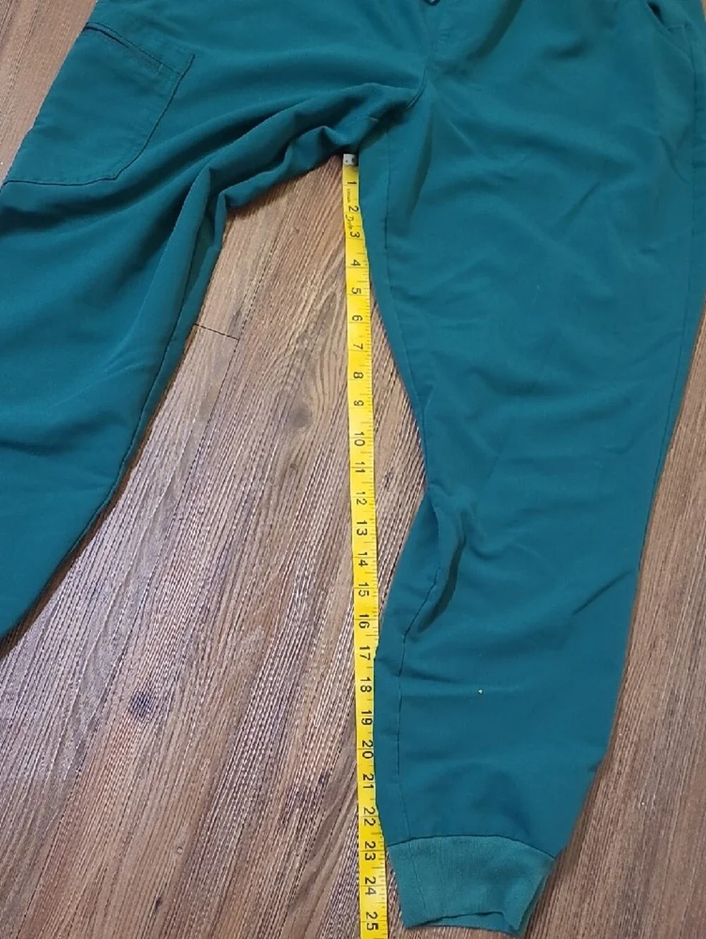 Figs women,s Teal V-Neck Scrub Top and Jogger Set
